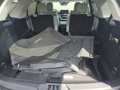 Used 2025 Ford Explorer Platinum w/ LUX Leather Package AWD/4WD image 12