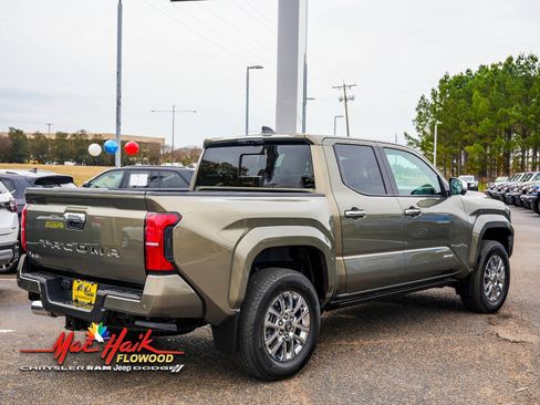 Used 2025 Toyota Tacoma Limited image 9