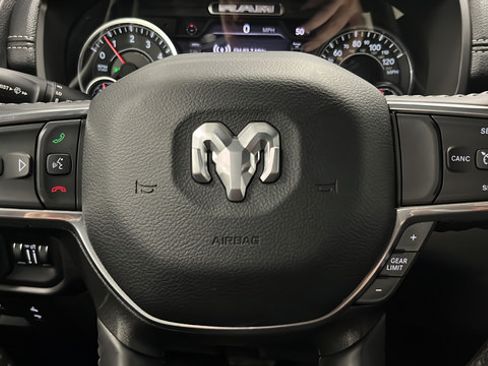 Used 2023 RAM 1500 Laramie AWD/4WD image 15