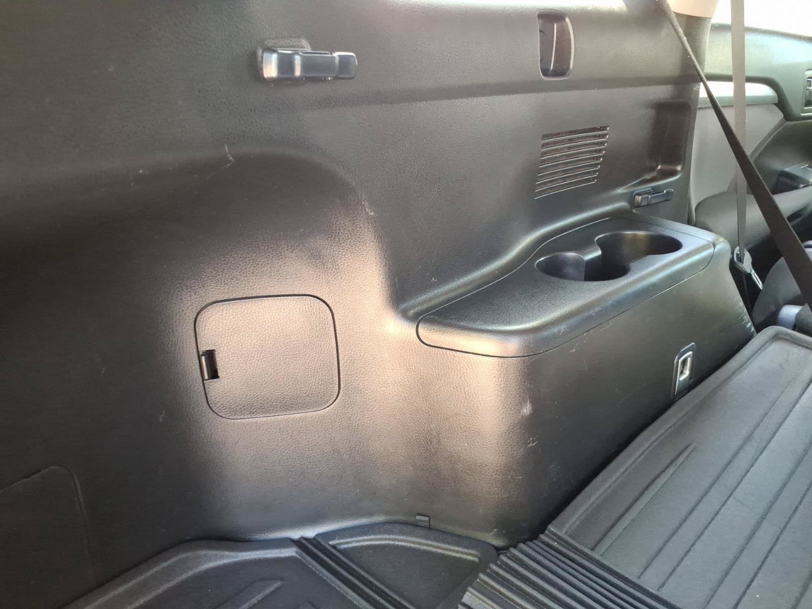 Used 2019 Toyota Highlander LE AWD/4WD image 32