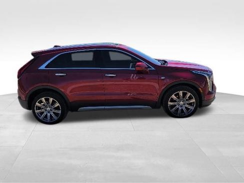Used 2019 Cadillac XT4 Premium Luxury FWD image 2