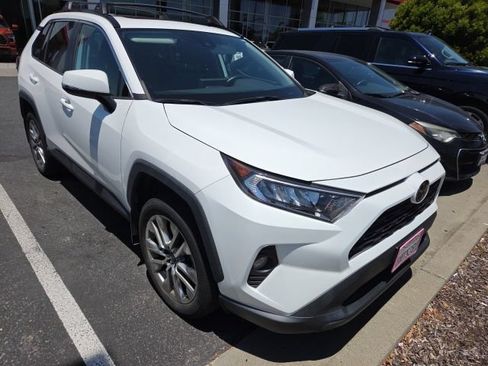 Used 2019 Toyota RAV4 XLE Premium w/ Carpet Mat Package FWD image 1