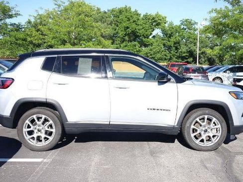 Used 2025 Jeep Compass Limited AWD/4WD image 5