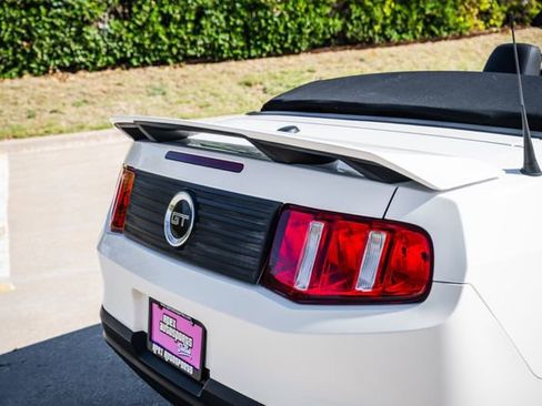 Used 2010 Ford Mustang GT Premium image 27