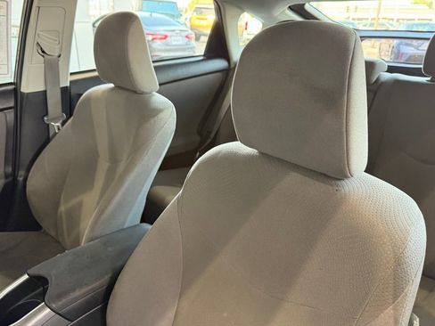 Used 2015 Toyota Prius Two image 19