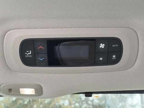 Used 2017 Chrysler Pacifica Limited w/ Advanced Safetytec Group image 6