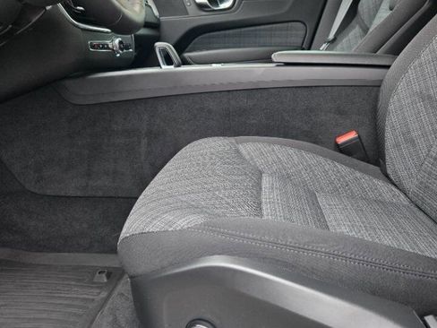 Used 2023 Volvo XC60 B5 Core image 25