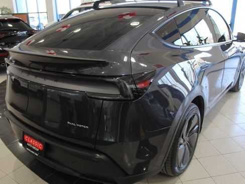 Used 2026 Tesla Model Y Long Range image 5