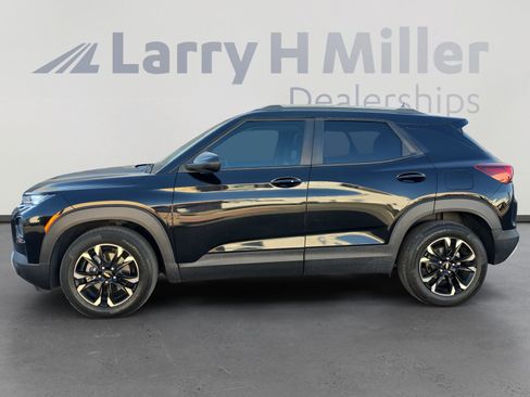 Used 2021 Chevrolet TrailBlazer LT w/ Convenience Package FWD image 2