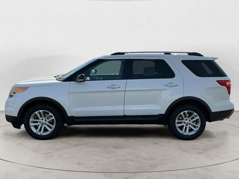 Used 2013 Ford Explorer XLT image 2