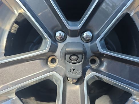 Used 2020 Jeep Wrangler Unlimited Sahara image 16