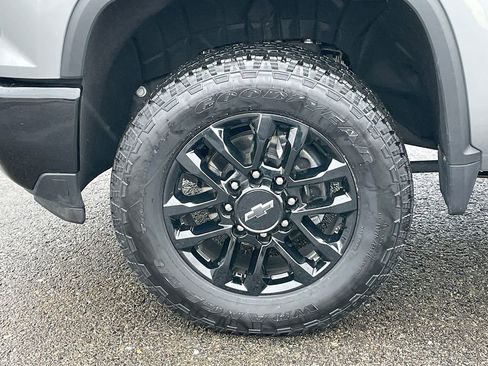 Used 2025 Chevrolet Silverado 2500 Custom w/ Custom Value Package image 16