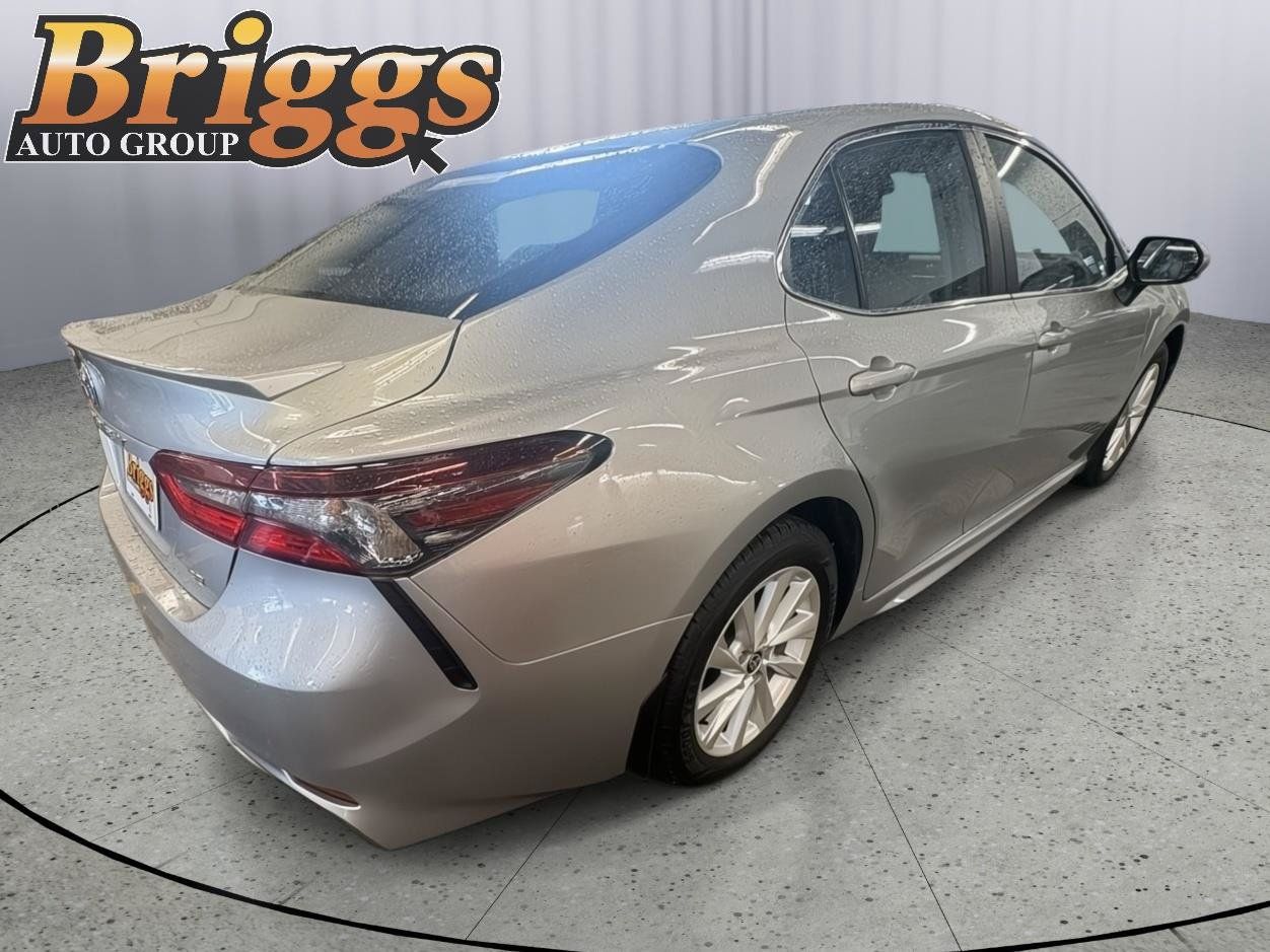 Used 2024 Toyota Camry SE FWD image 5