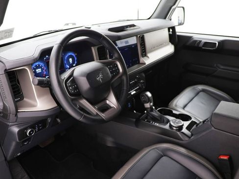 Used 2025 Ford Bronco Outer Banks image 14