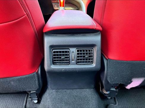 Used 2018 Toyota Camry XSE image 15