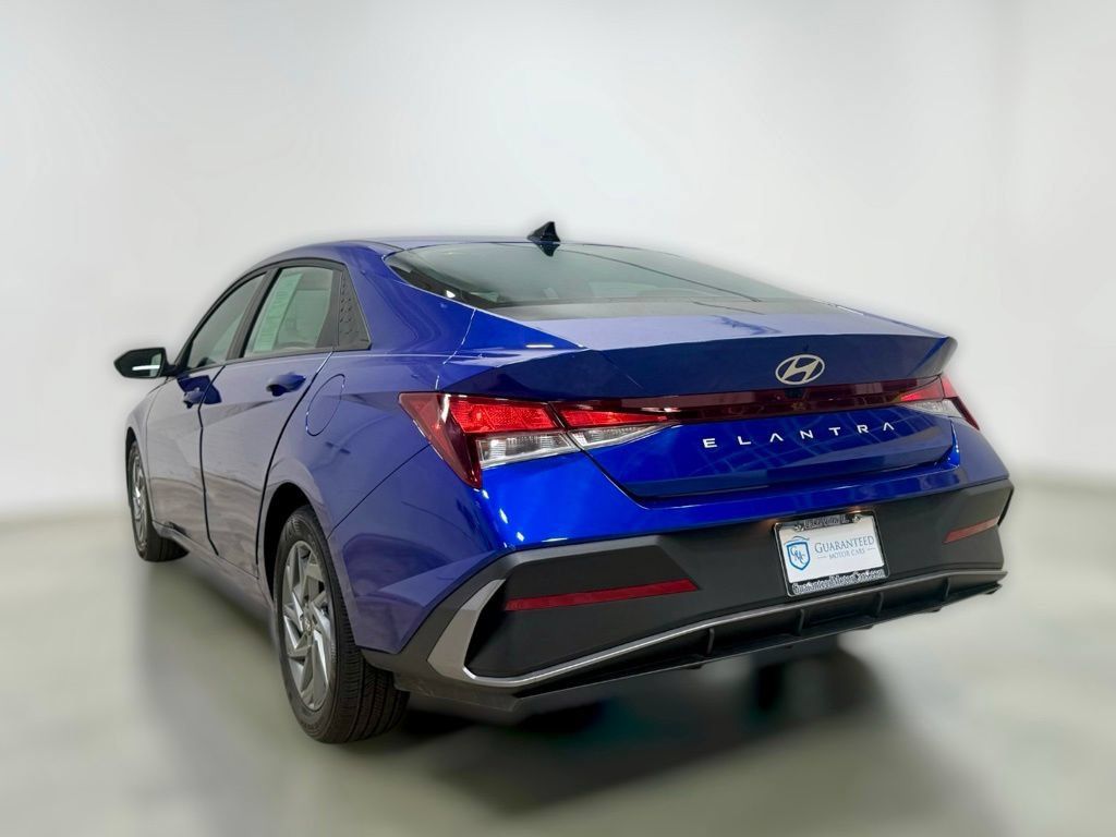 Used 2024 Hyundai Elantra SEL FWD image 15