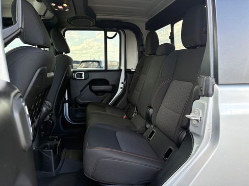Used 2022 Jeep Gladiator Mojave w/ Cold Weather Group AWD/4WD image 16