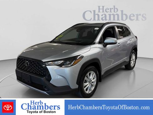 Used 2023 Toyota Corolla Cross LE w/ Moonroof Package AWD/4WD image 11