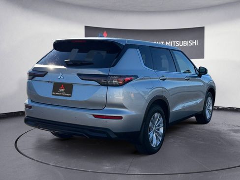 New 2026 Mitsubishi Outlander ES image 5