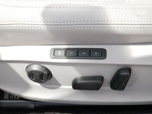 Used 2017 Volkswagen Passat 1.8T SEL Premium FWD image 20