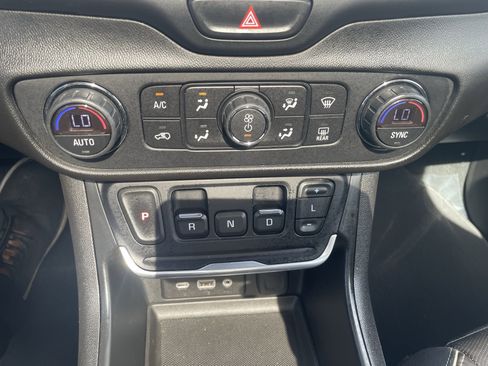 Used 2018 GMC Terrain Denali w/ Comfort Package AWD/4WD image 23