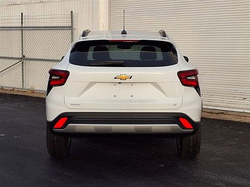 New 2026 Chevrolet Trax LT w/ LT Convenience Package FWD image 19