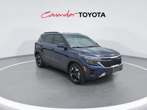 Used 2026 Kia Seltos EX FWD image 2