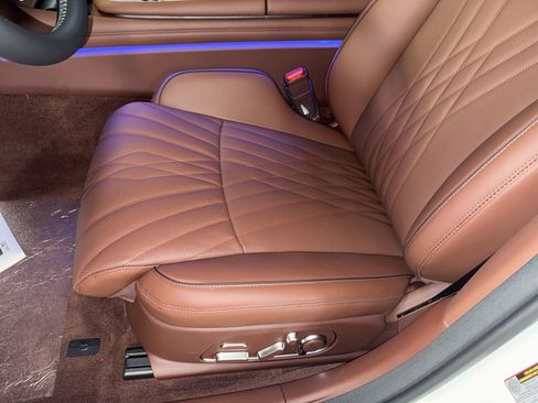 Used 2025 Genesis G90 3.5T image 34