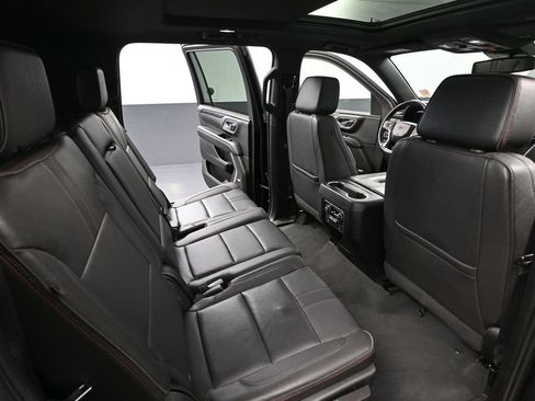 Used 2023 Chevrolet Suburban RST AWD/4WD image 43