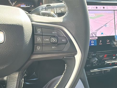 New 2025 Jeep Grand Cherokee Limited w/ Black Appearance Package image 18