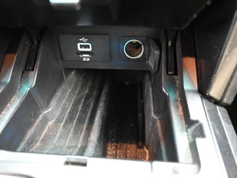 Used 2016 Ford Explorer XLT w/ Equipment Group 202A image 28