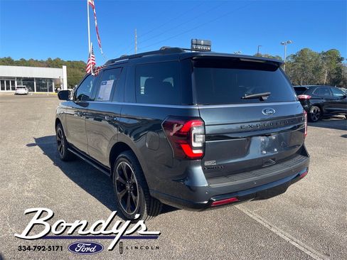 Used 2022 Ford Expedition Limited image 12