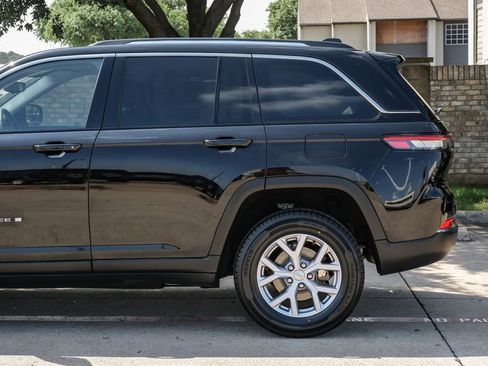 Used 2022 Jeep Grand Cherokee Limited image 19