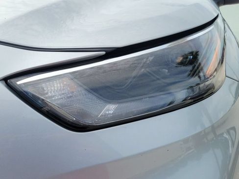 Used 2022 Toyota Highlander XLE FWD image 25
