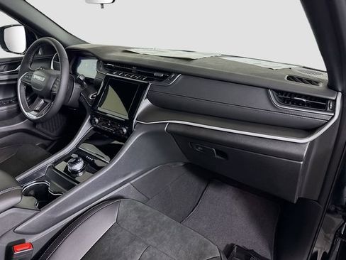 New 2025 Jeep Grand Cherokee L Altitude image 29