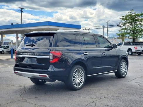 Used 2023 Ford Expedition Platinum AWD/4WD image 2