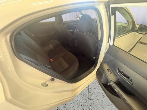 Used 2024 Nissan Sentra SV FWD image 17
