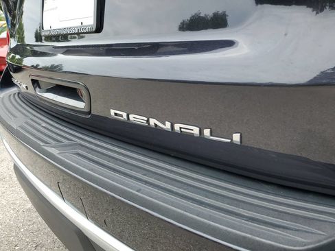 Used 2023 GMC Yukon XL Denali AWD/4WD image 6