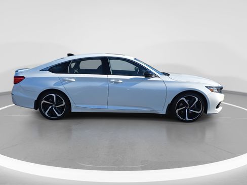 Used 2022 Honda Accord Sport image 4