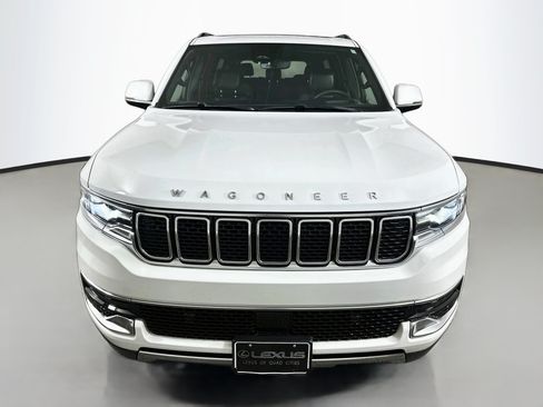 Used 2022 Jeep Wagoneer Series III w/ Premium Group I AWD/4WD image 2