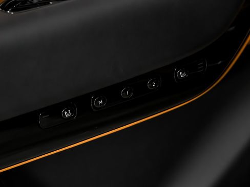 Used 2022 Rolls-Royce Cullinan w/ Dark Exterior Package image 18