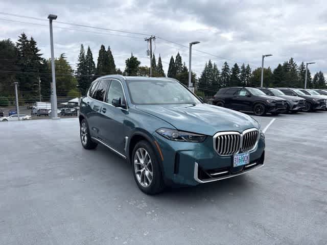 Used 2025 BMW X5 xDrive40i w/ Premium Package AWD/4WD image 3