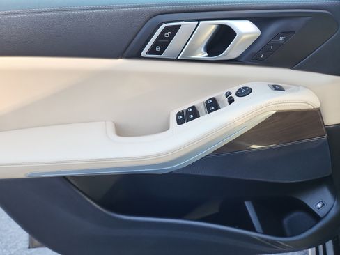 Used 2022 BMW X5 xDrive45e w/ Climate Comfort Package image 25