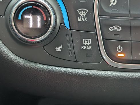 Used 2020 Chevrolet Equinox Premier FWD image 34