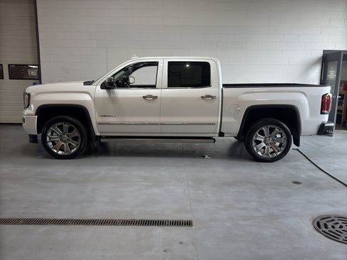 Used 2017 GMC Sierra 1500 Denali w/ Denali Ultimate Package AWD/4WD image 2