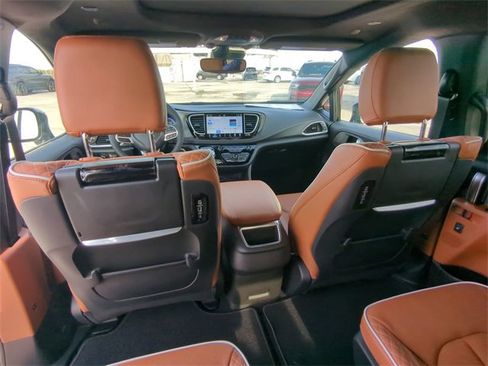 New 2026 Chrysler Pacifica Pinnacle w/ Trailer Tow Group image 18