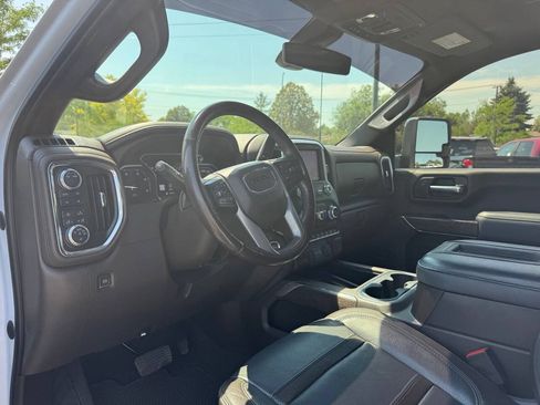 Used 2022 GMC Sierra 3500 Denali AWD/4WD image 11