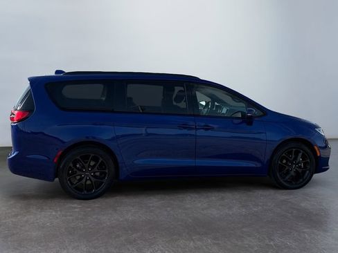 Used 2021 Chrysler Pacifica Touring w/ S Appearance Package FWD image 6