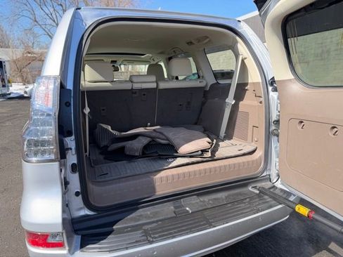 Used 2019 Lexus GX 460 Premium w/ Premium Package image 9