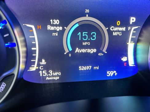Used 2023 Chrysler Pacifica Touring-L FWD image 16